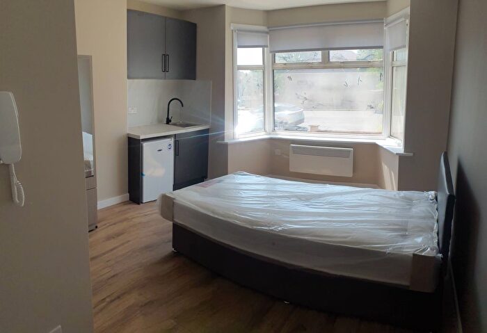 Studio To Rent In Whitton Avenue East, Greenford, UB6