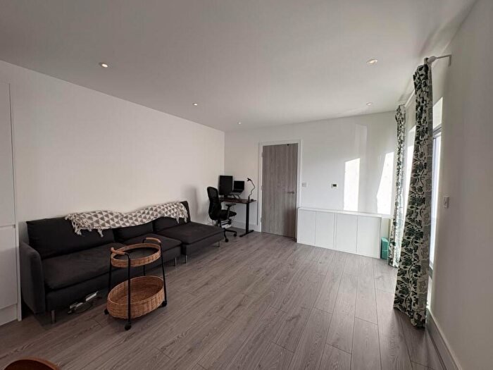 1 Bedroom Flat For Sale In Kappa Court, Etwell Place, Surbiton, KT5