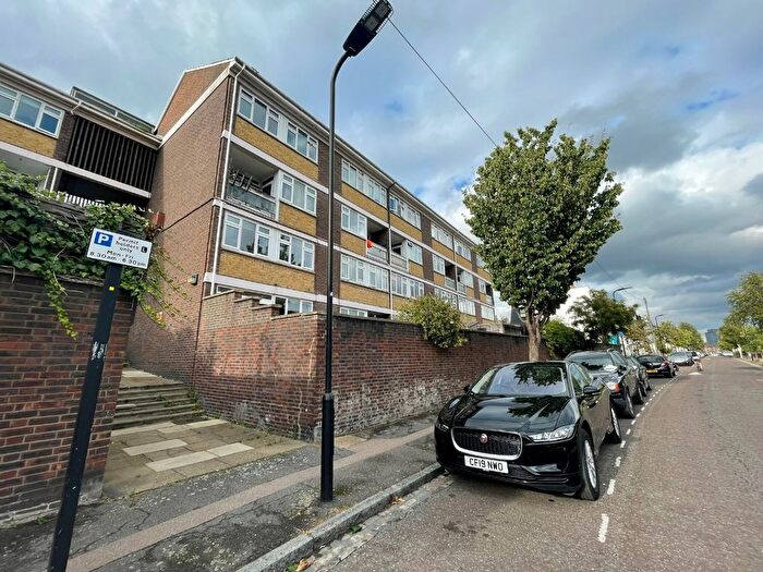 3 Bedroom Maisonette To Rent In Hassett Road, Homerton, E9