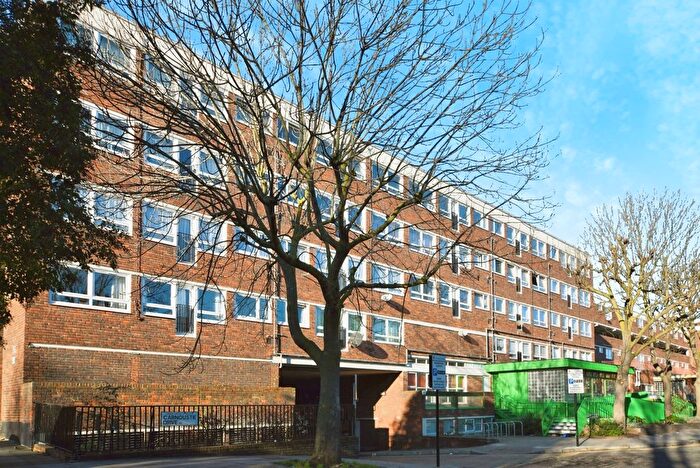 1 Bedroom Flat For Sale In Carnoustie Drive, London, N1