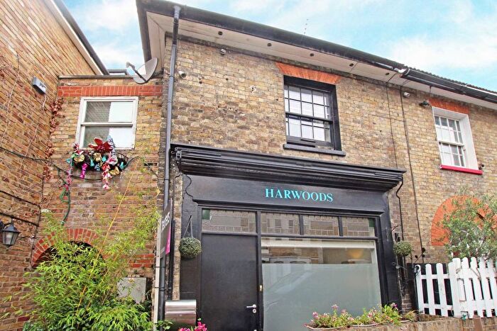 1 Bedroom Flat To Rent In Kew Foot Road, Richmond, TW9