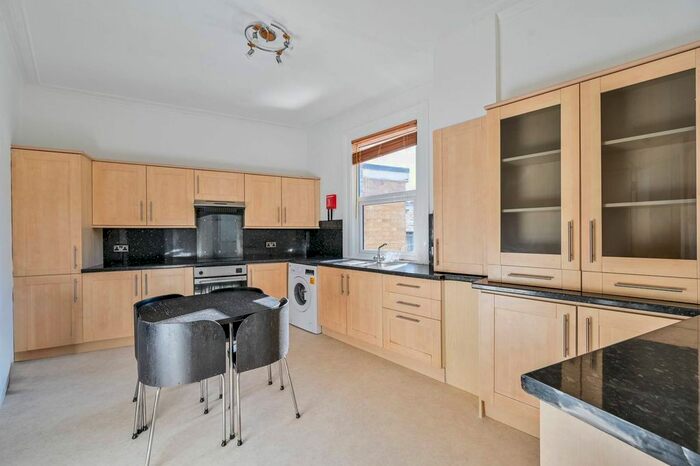 3 Bedroom Maisonette To Rent In Vanbrugh Park, Blackheath, London, SE3