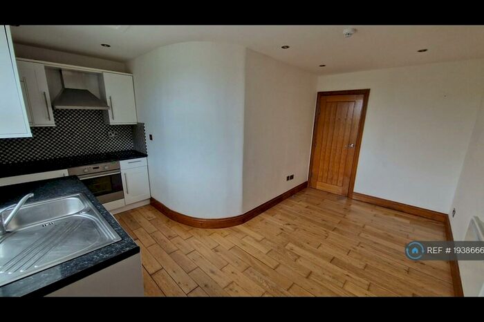 1 Bedroom Flat To Rent In Windsor Road, Newton Heath, M40