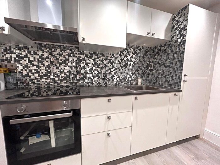 1 Bedroom Flat For Sale In Hindhead Gardens, Northolt, UB5