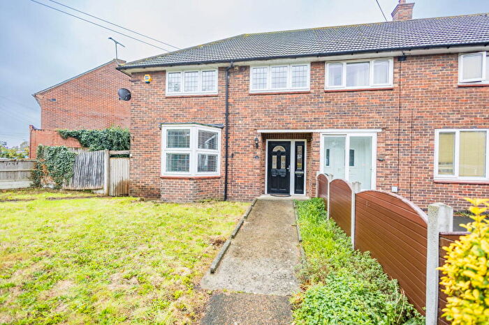 3 Bedroom End Of Terrace House For Sale In Foyle Drive, South Ockendon, RM15