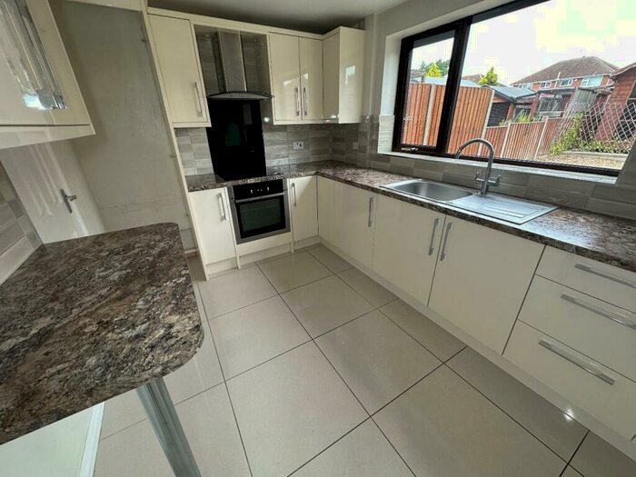2 Bedroom Semi-Detached House To Rent In Pinfold, Leicester, LE3