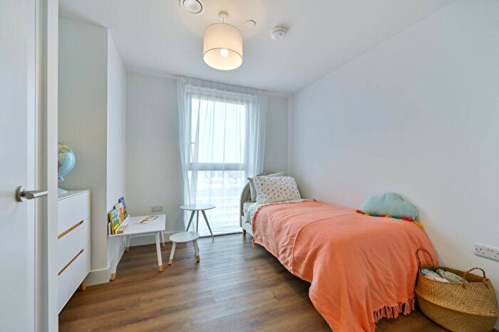 3 Bedroom Flat To Rent In Lofting House, Maidenhead, SL6