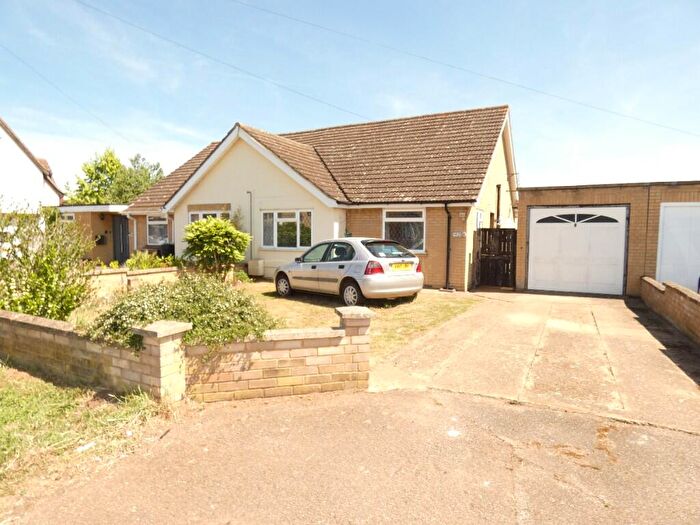 3 Bedroom Semi-Detached Bungalow For Sale In Everton Road, Potton, SG19