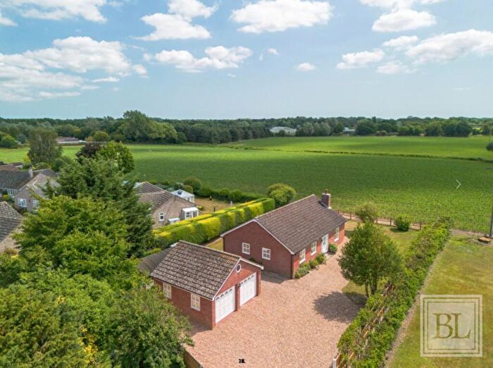 2 Bedroom Detached Bungalow For Sale In Oakfield Drive, Straight Road, Boxted, Colchester, CO4