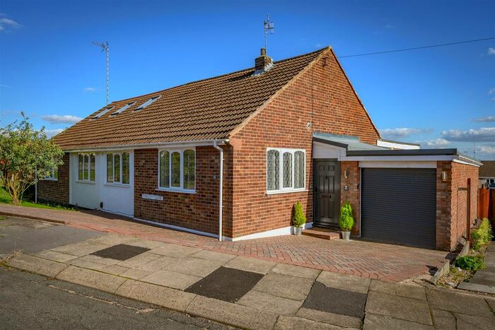 4 Bedroom Semi-Detached Bungalow To Rent In Fingest Close, Allesley Park, CV5