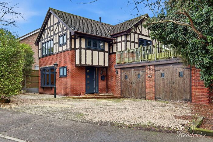 3 Bedroom Detached House For Sale In Oak Walk, Benfleet, SS7