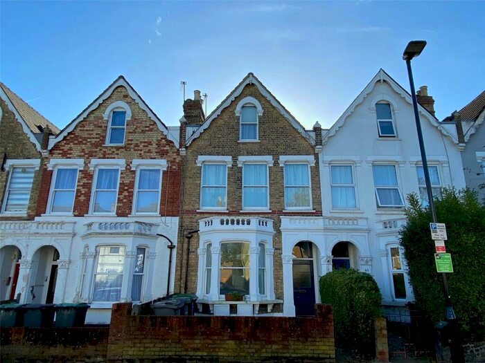 3 Bedroom Apartment To Rent In Myddleton Road, London, Greater London, N22