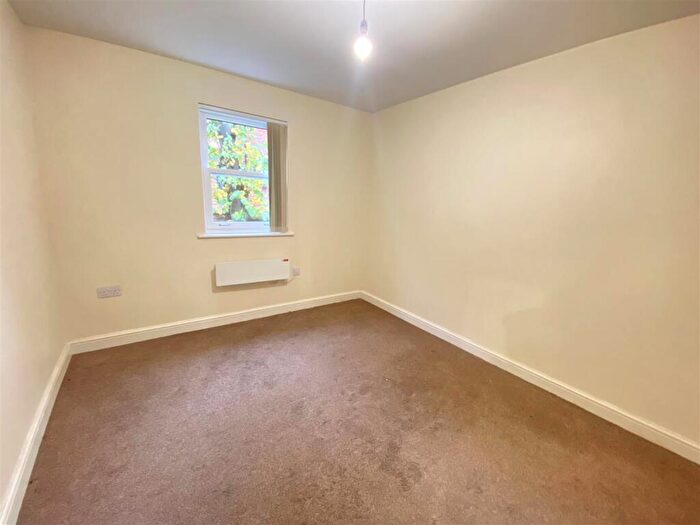 2 Bedroom Flat To Rent In Small Two Bedroom Ednam Road, Dudley, DY1