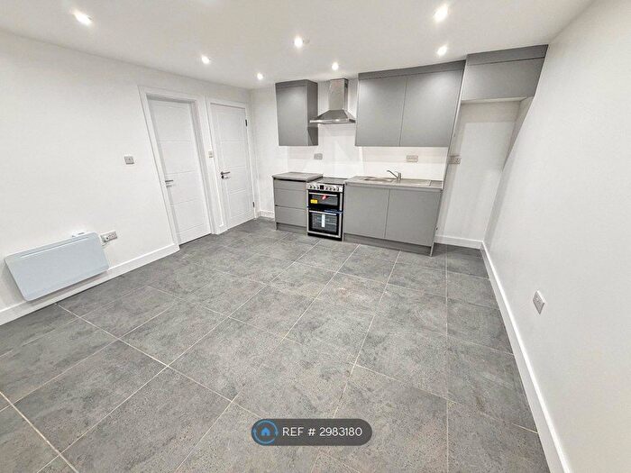 2 Bedroom Flat To Rent In Vicarage Farm Road, Hounslow, TW5