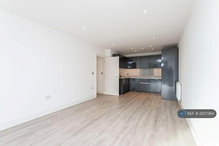 2 Bedroom Flat To Rent In Sapphire House, Orpington, BR6