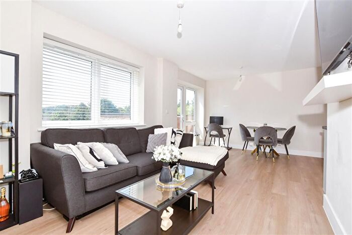 1 Bedroom Flat For Sale In Mill Hall, Aylesford, Kent, ME20