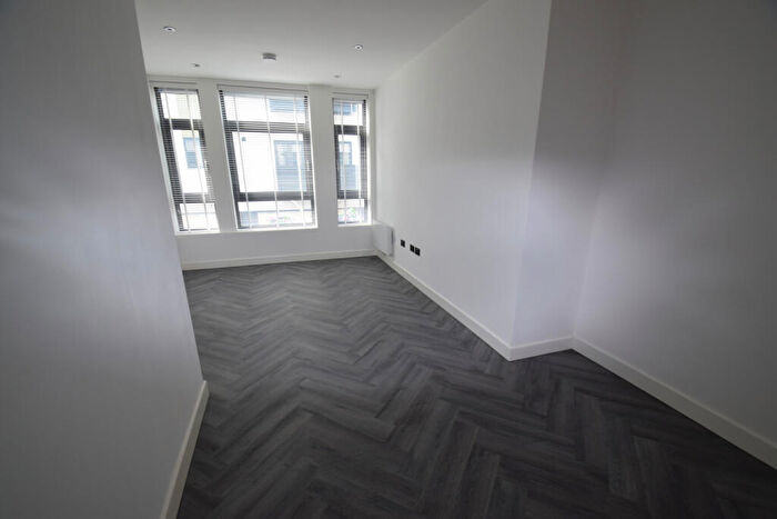 2 Bedroom Flat To Rent In - High Street, SS1