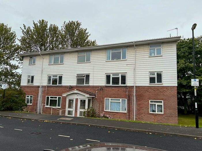 1 Bedroom Flat To Rent In Quayside Road, Bitterne, SO18