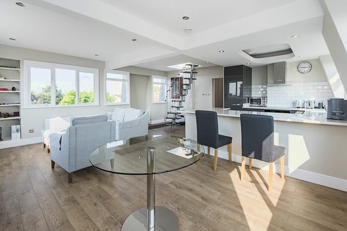 2 Bedroom Flat To Rent In Holly Hill, London, NW3