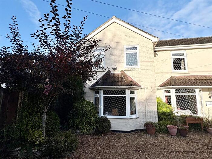 Semi-Detached House For Sale In Ringwood Road, Verwood, BH31
