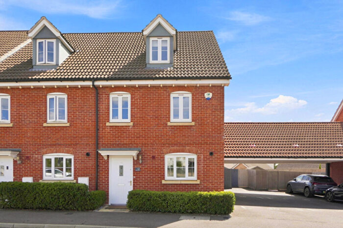 3 Bedroom End Of Terrace House For Sale In Hibbert Drive, Dunmow, Essex, CM6