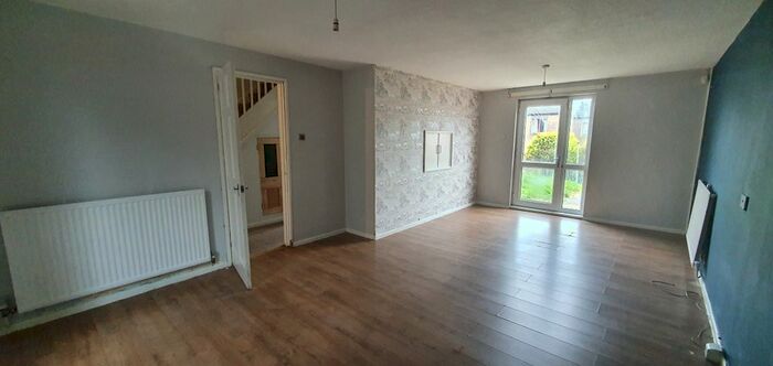 2 Bedroom Town House To Rent In Eggleston Drive, Bradford, BD4