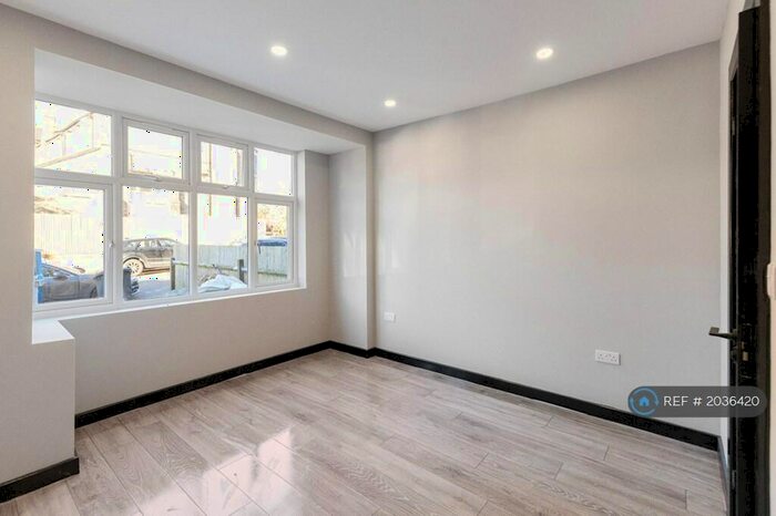 Studio To Rent In Niederwald Road, London, SE26