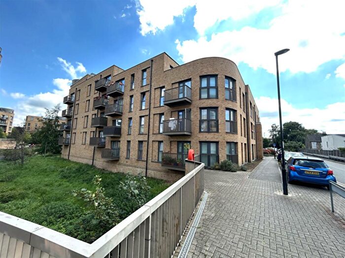 2 Bedroom Apartment To Rent In Connersville Way, Croydon, CR0
