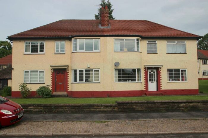 2 Bedroom Flat To Rent In Sandringham Drive, Leeds, West Yorkshire, Uk, LS17