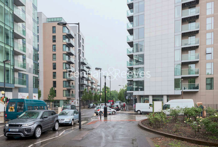 2 Bedroom Apartment To Rent In Woodberry Grove, Highgate, N4