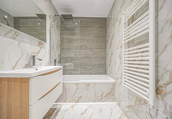 2 Bedroom Apartment To Rent In The Studio, Ringwood Road, SO40