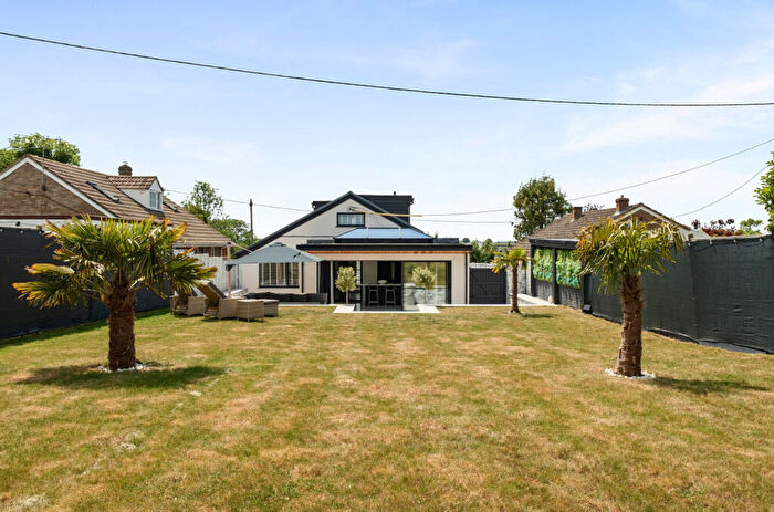 4 Bedroom Detached House For Sale In Shilton Road, Carterton, Oxfordshire, OX18