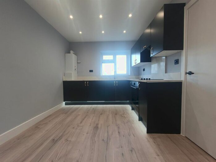 2 Bedroom Flat To Rent In Princes Close, Sidcup, DA14