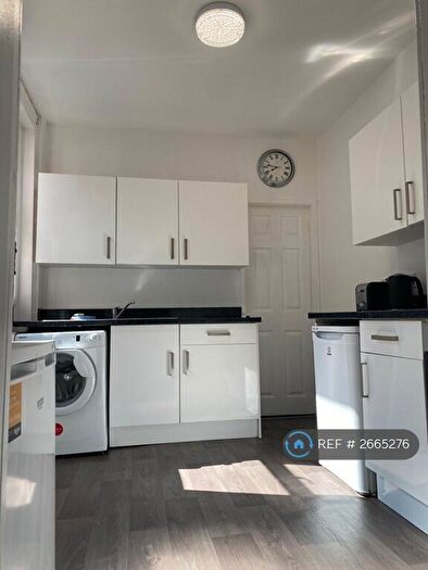 3 Bedroom Flat To Rent In Buston Terrace, Newcastle Upon Tyne, NE2