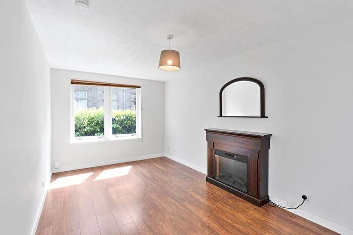 2 Bedroom Flat To Rent In T Slateford Road, Edinburgh, EH11