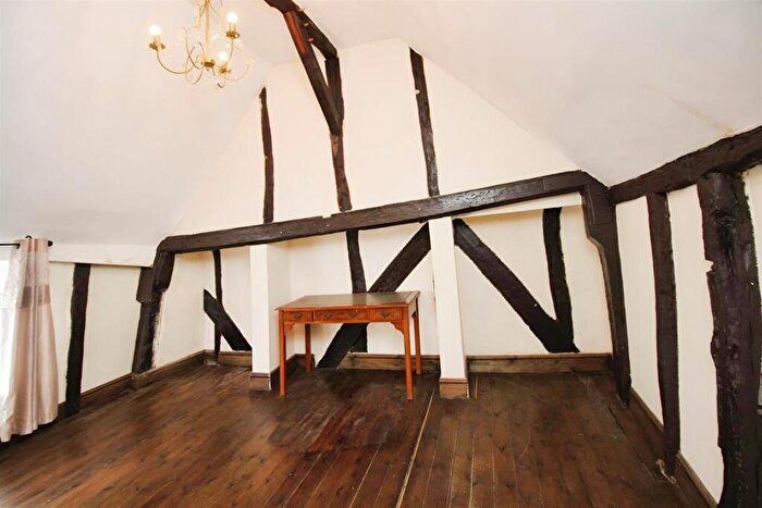 3 Bedroom Flat To Rent In Sun Street, Hitchin, Hertfordshire, SG5