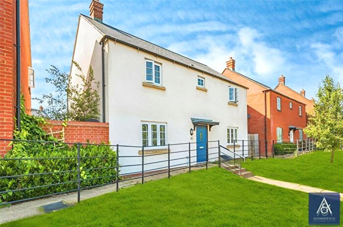 4 Bedroom Detached House For Sale In Northampton Road, Brackley, Northamptonshire, NN13