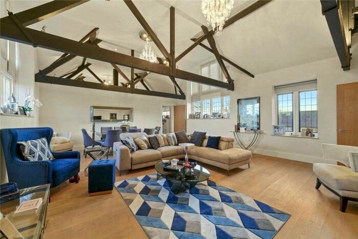 5 Bedroom Maisonette To Rent In Courtyard, Mill Hill, London, NW7
