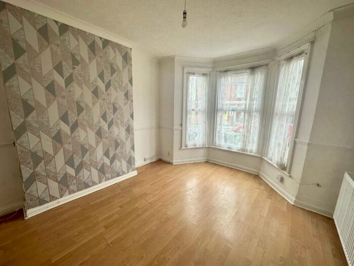 3 Bedroom House To Rent In Blackbull Road, Folkestone, CT19