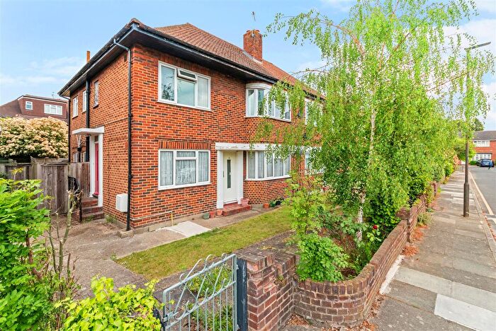 2 Bedroom Maisonette For Sale In Parkfields Avenue, West Wimbledon, SW20