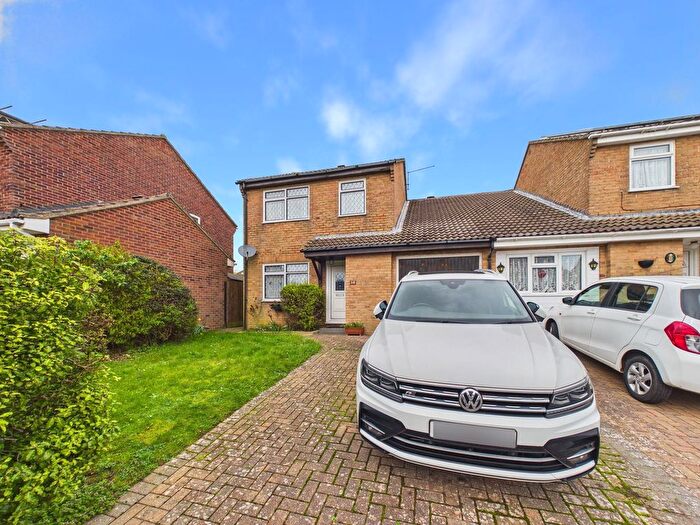 4 Bedroom Semi-Detached House For Sale In Anvil Close, Portslade, BN41