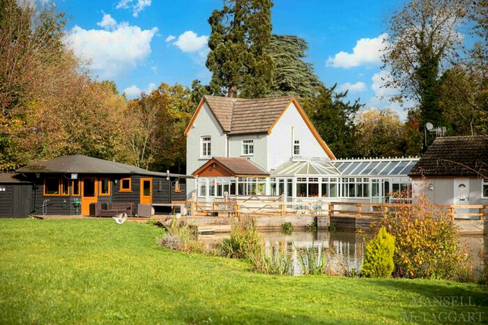 5 Bedroom Detached House For Sale In Peeks Brook Lane, Horley, RH6