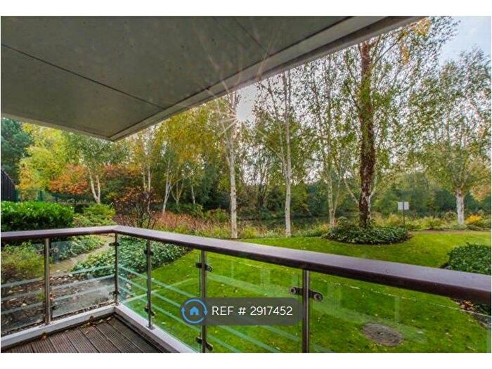 2 Bedroom Flat To Rent In Creswell Drive, Beckenham, BR3