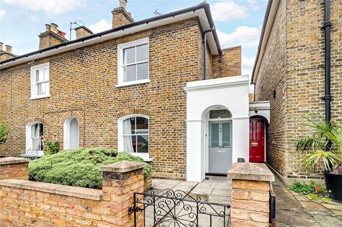2 Bedroom Terraced House To Rent In St. Peters Grove, Hammersmith, W6