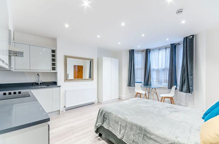 Studio To Rent In West Kensington, London, W14