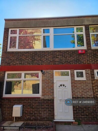6 Bedroom Semi-Detached House To Rent In Spring Walk, London, E1