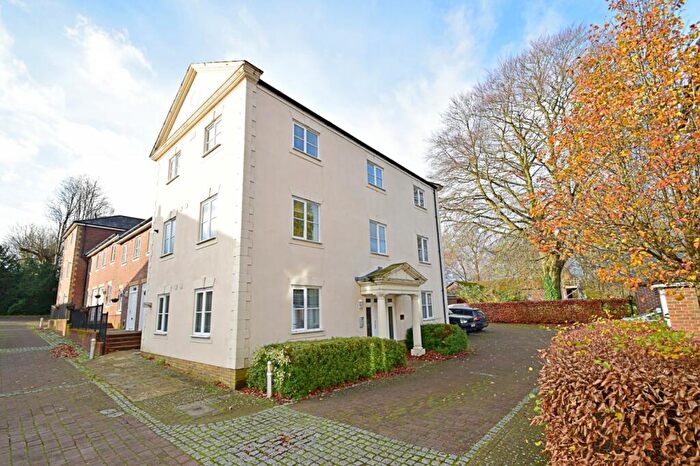 2 Bedroom Flat To Rent In Winchester, SO22