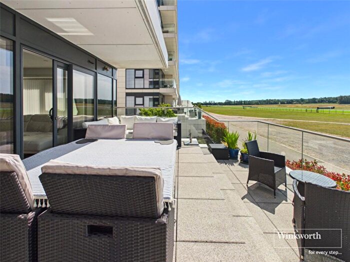 3 Bedroom Apartment For Sale In Kingman Way, Newbury, Berkshire, RG14