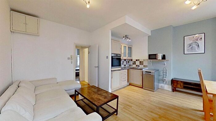 1 Bedroom Flat For Sale In Battersea Rise, London, SW11