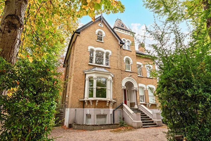 2 Bedroom Flat For Sale In Wickham Road, Brockley, London, SE4
